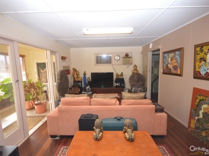 8  Hussey Street, Avenell Heights QLD 4670