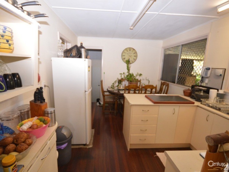 8  Hussey Street, Avenell Heights QLD 4670