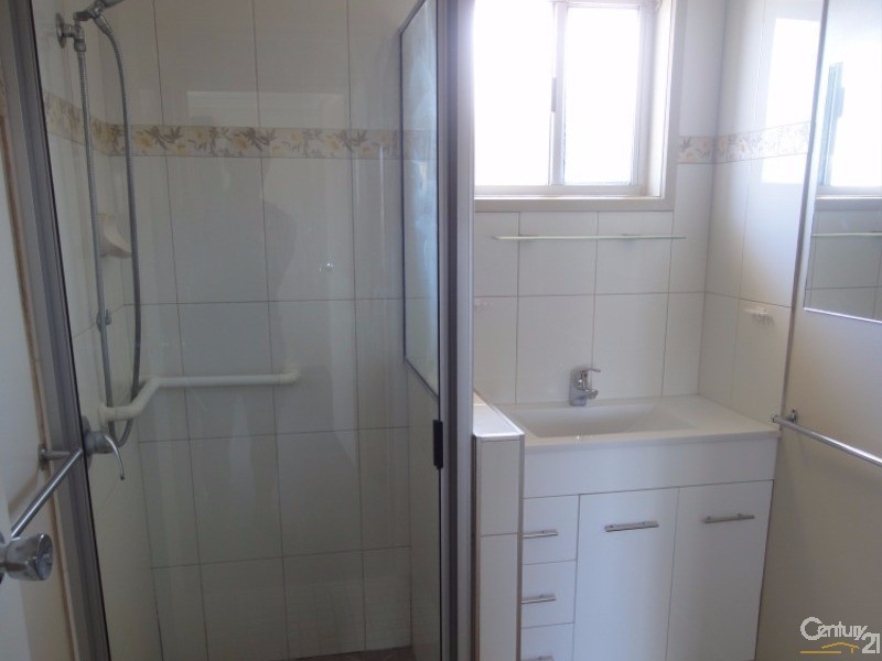 1/20  Sinclair Street, Avenell Heights QLD 4670