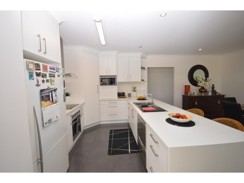 8 Rokeby Court, Branyan QLD 4670