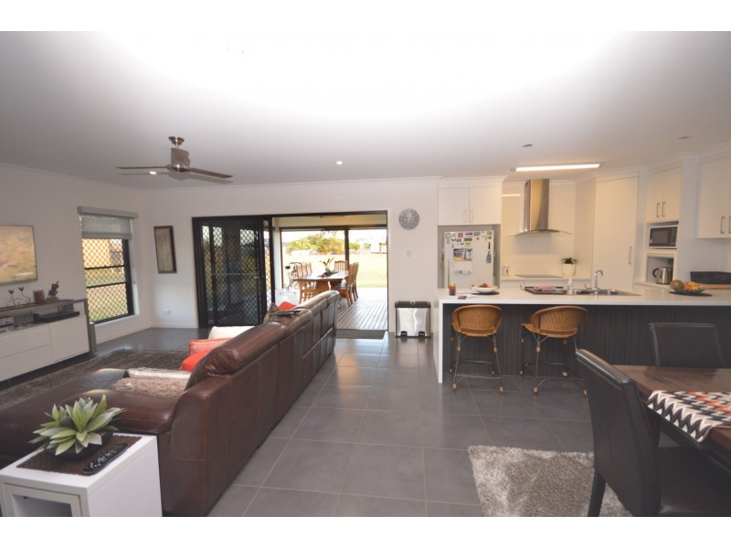 8 Rokeby Court, Branyan QLD 4670