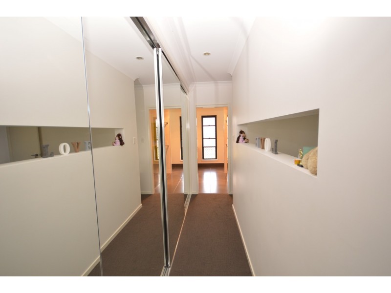 8 Rokeby Court, Branyan QLD 4670