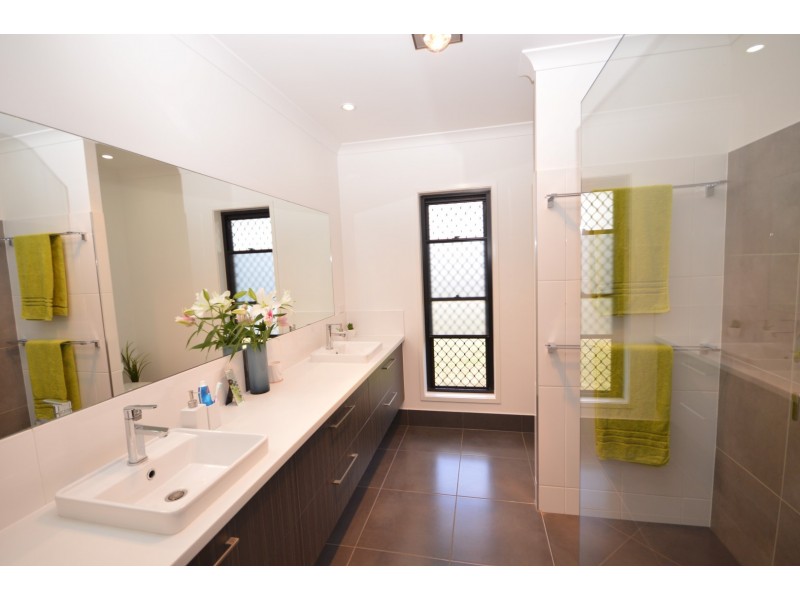 8 Rokeby Court, Branyan QLD 4670