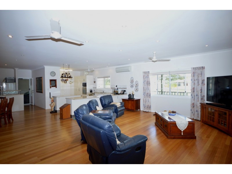 2  Palmerston Drive, Branyan QLD 4670