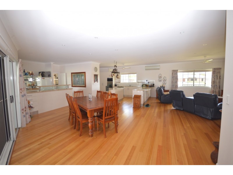 2  Palmerston Drive, Branyan QLD 4670