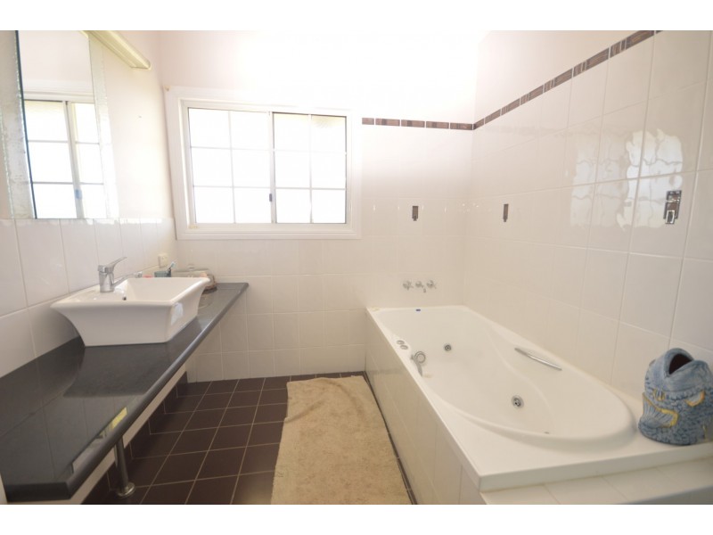 2  Palmerston Drive, Branyan QLD 4670