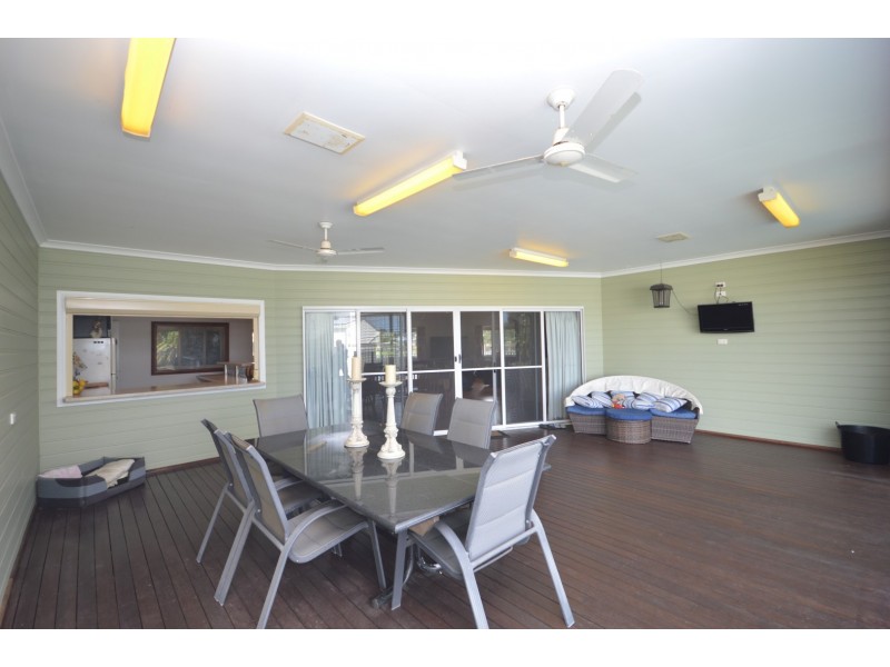 2  Palmerston Drive, Branyan QLD 4670