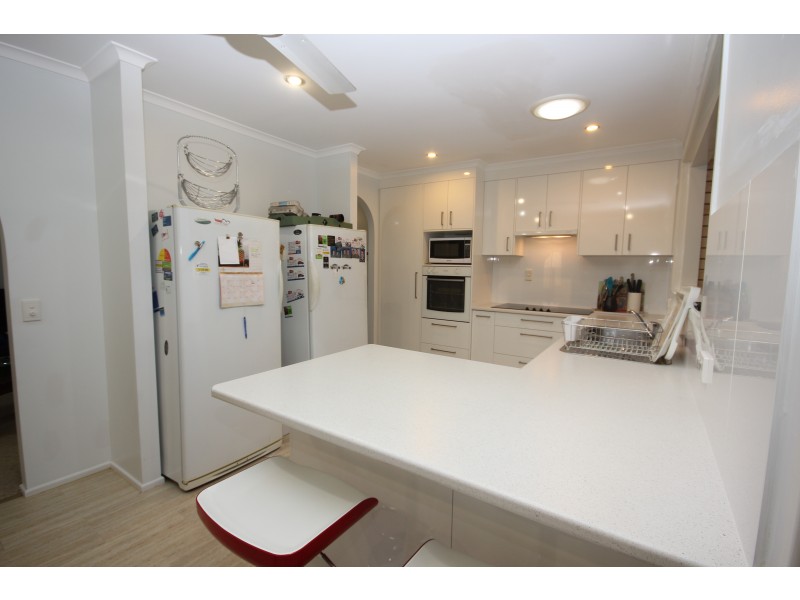 16 Sloane Street, Kalkie QLD 4670