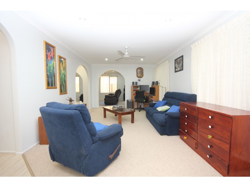 16 Sloane Street, Kalkie QLD 4670