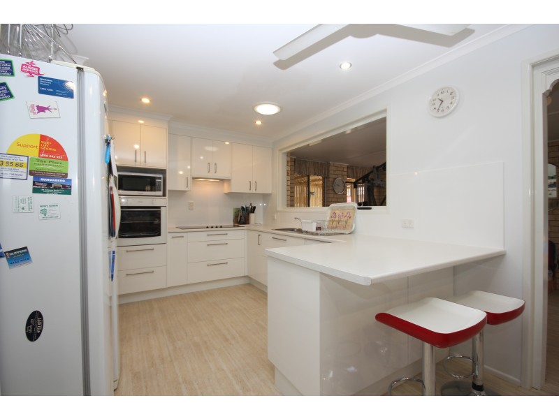 16 Sloane Street, Kalkie QLD 4670