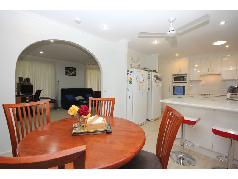 16 Sloane Street, Kalkie QLD 4670