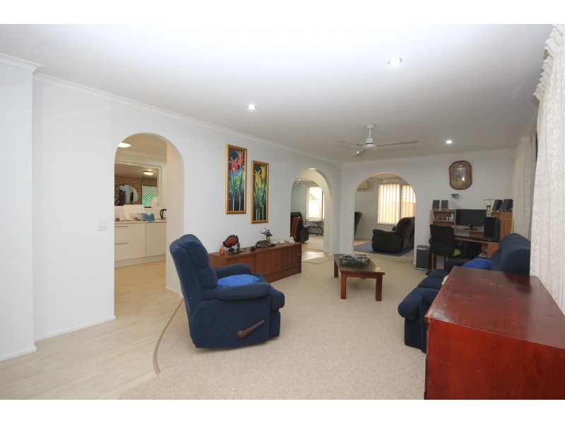 16 Sloane Street, Kalkie QLD 4670