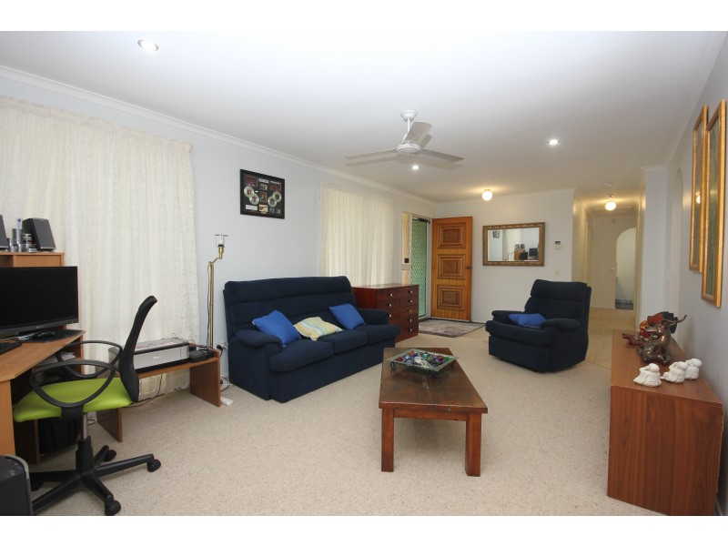 16 Sloane Street, Kalkie QLD 4670