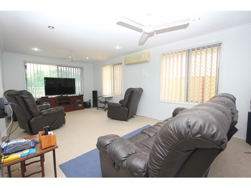 16 Sloane Street, Kalkie QLD 4670