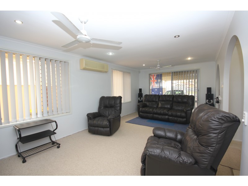 16 Sloane Street, Kalkie QLD 4670