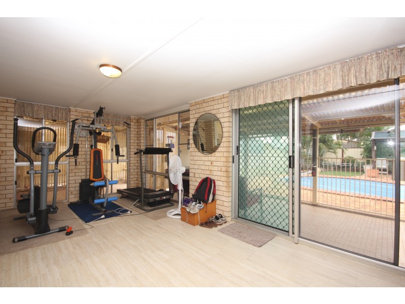 16 Sloane Street, Kalkie QLD 4670