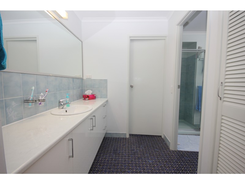 16 Sloane Street, Kalkie QLD 4670