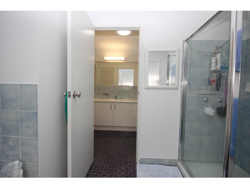 16 Sloane Street, Kalkie QLD 4670