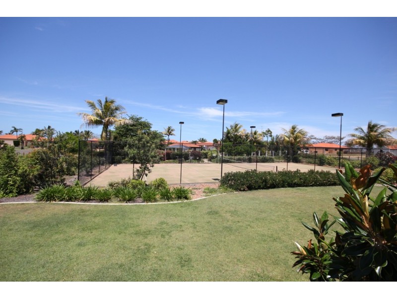 16 Chantelle Cct, Coral Cove QLD 4670