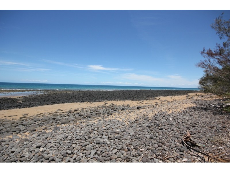 16 Chantelle Cct, Coral Cove QLD 4670