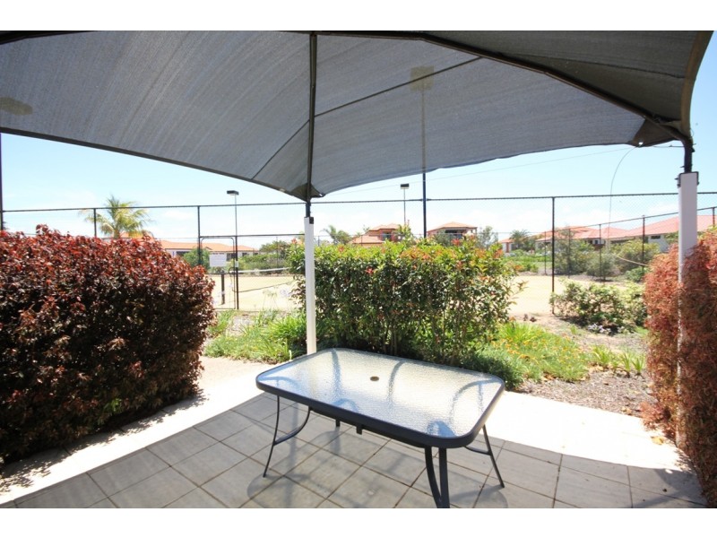 16 Chantelle Cct, Coral Cove QLD 4670