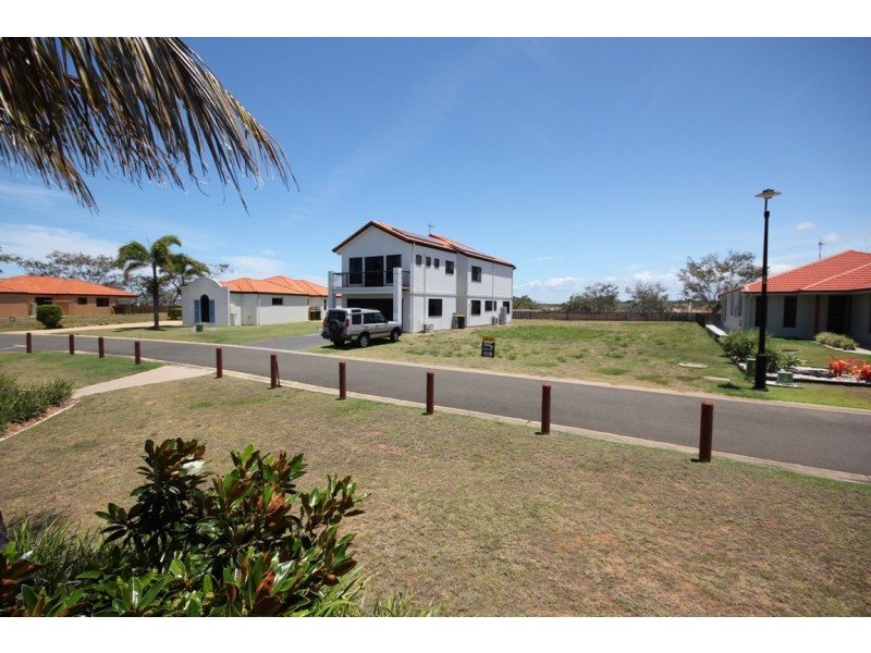 16 Chantelle Cct, Coral Cove QLD 4670