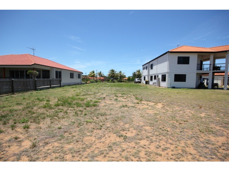 16 Chantelle Cct, Coral Cove QLD 4670