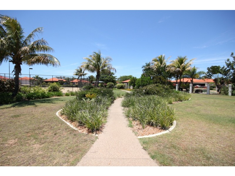 16 Chantelle Cct, Coral Cove QLD 4670