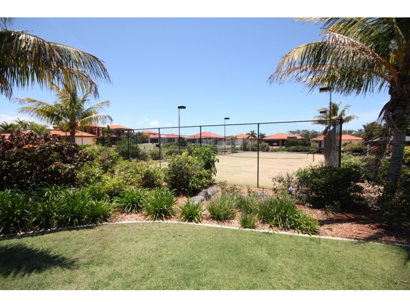 16 Chantelle Cct, Coral Cove QLD 4670