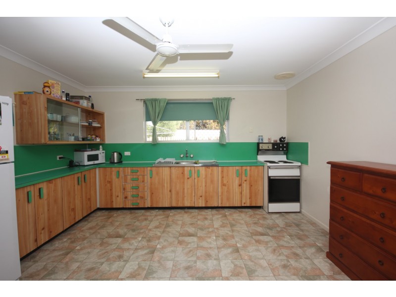 2/9 Avenell Street, Avenell Heights QLD 4670