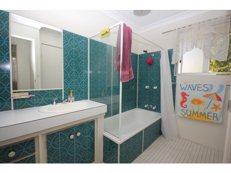 2/9 Avenell Street, Avenell Heights QLD 4670