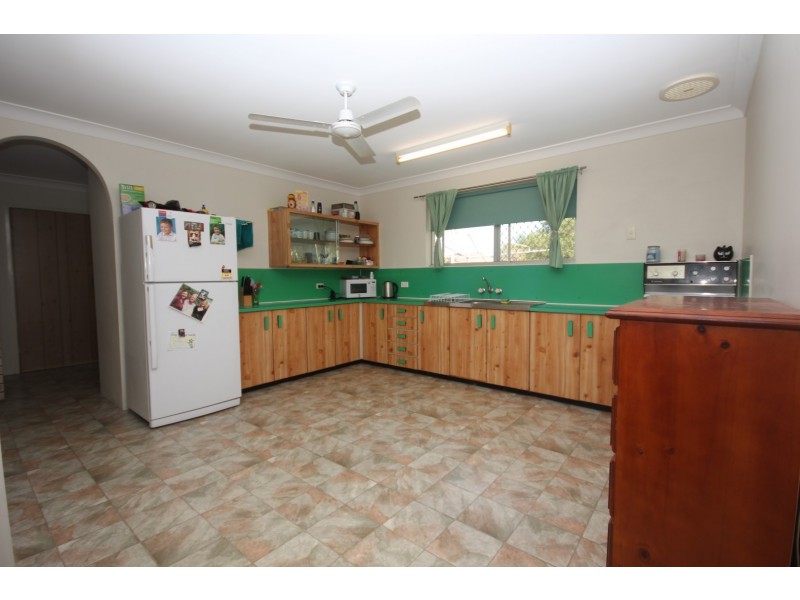 2/9 Avenell Street, Avenell Heights QLD 4670