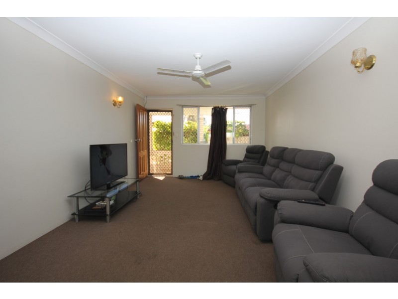 2/9 Avenell Street, Avenell Heights QLD 4670