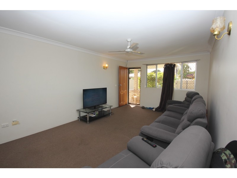 2/9 Avenell Street, Avenell Heights QLD 4670