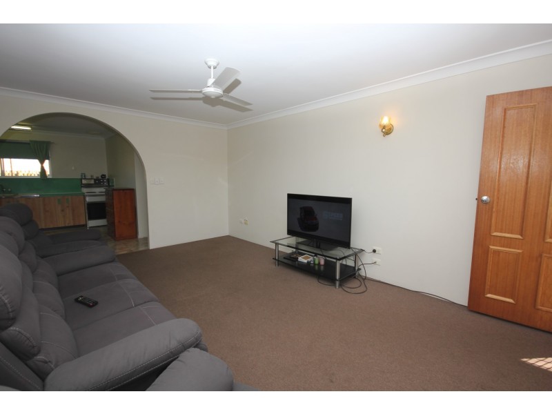 2/9 Avenell Street, Avenell Heights QLD 4670