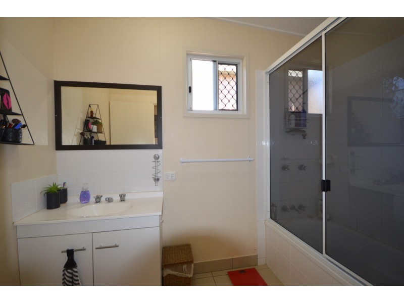 1 Briggenshaw Street, Kepnock QLD 4670