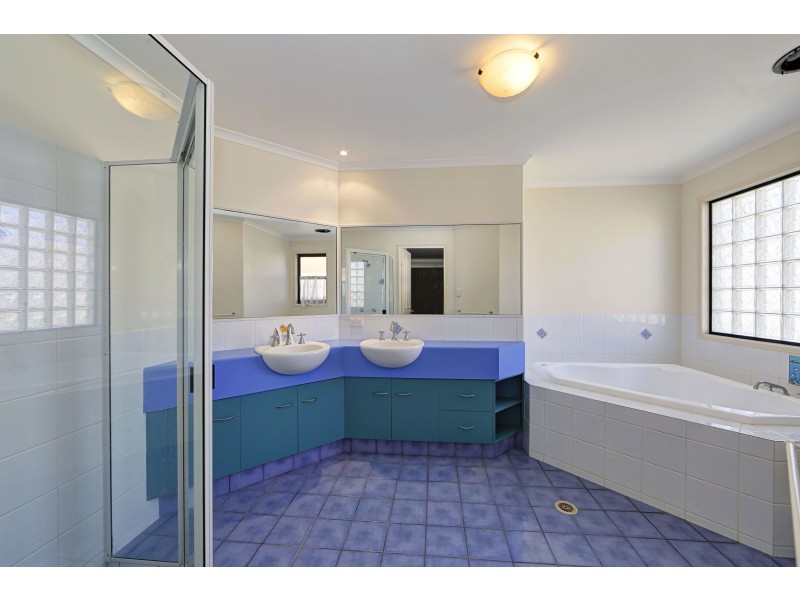 20 Chantelle Circuit, Coral Cove QLD 4670