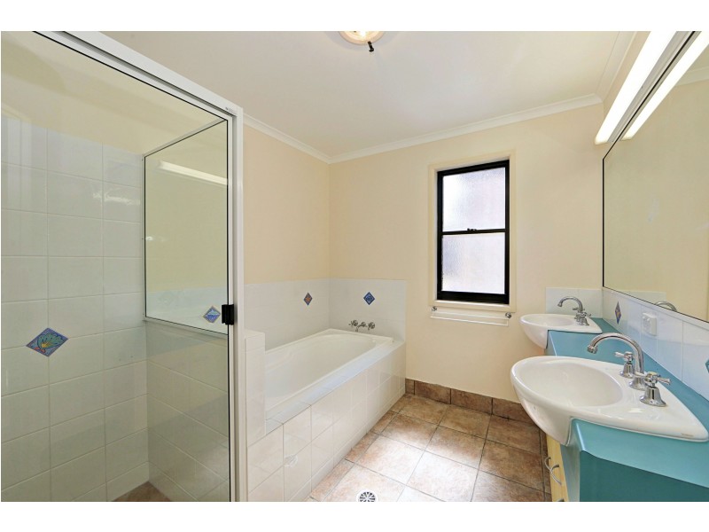 20 Chantelle Circuit, Coral Cove QLD 4670