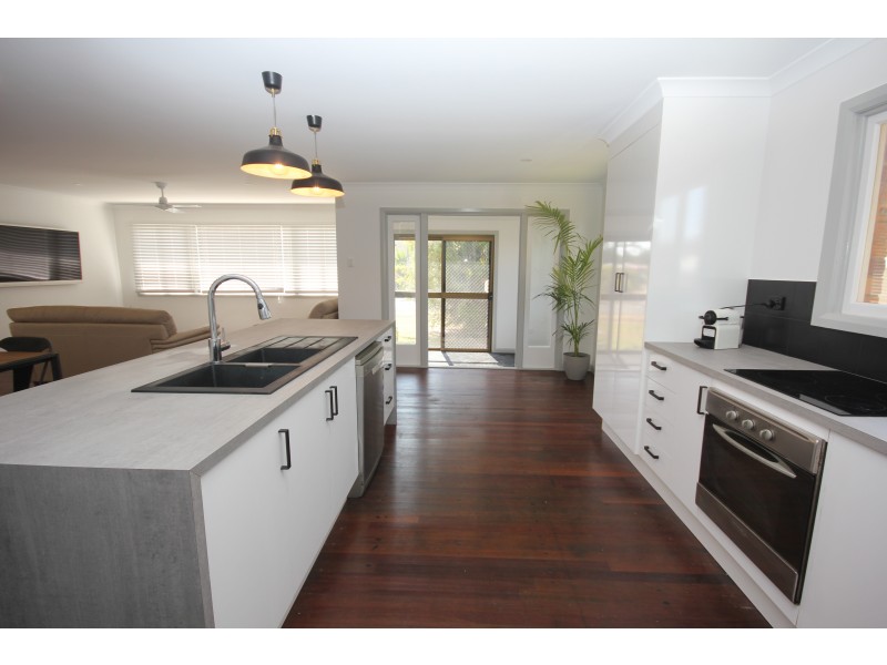 15 Dixon Street, Kepnock QLD 4670