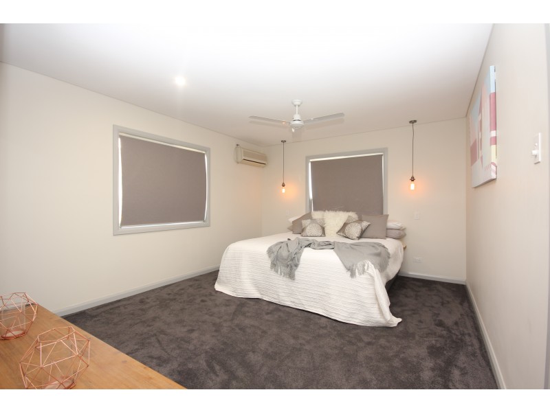 15 Dixon Street, Kepnock QLD 4670