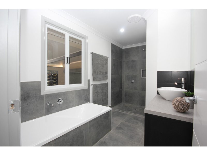 15 Dixon Street, Kepnock QLD 4670