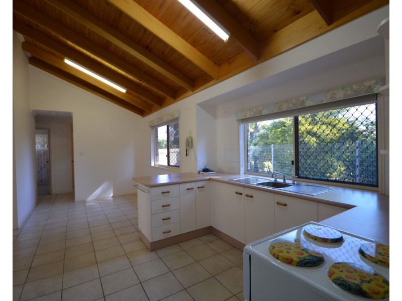 8/23  Thabeban Street, Avenell Heights QLD 4670