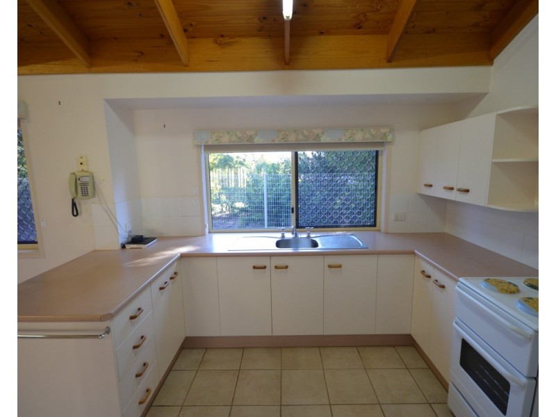 8/23  Thabeban Street, Avenell Heights QLD 4670