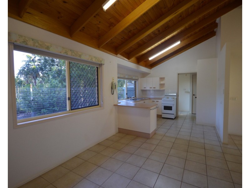 8/23  Thabeban Street, Avenell Heights QLD 4670