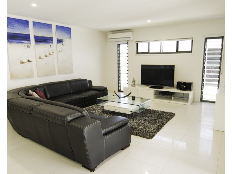 1  Masthead Drive, Bargara QLD 4670