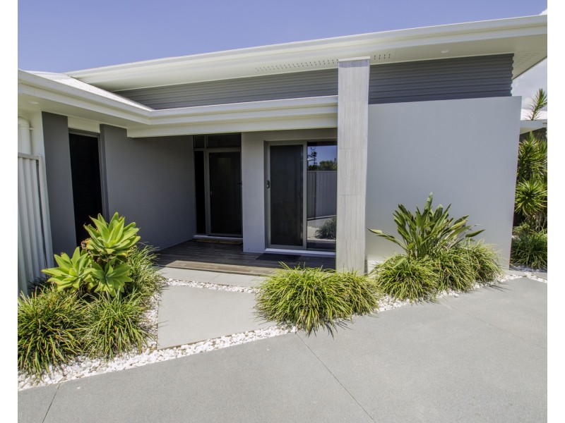 1  Masthead Drive, Bargara QLD 4670