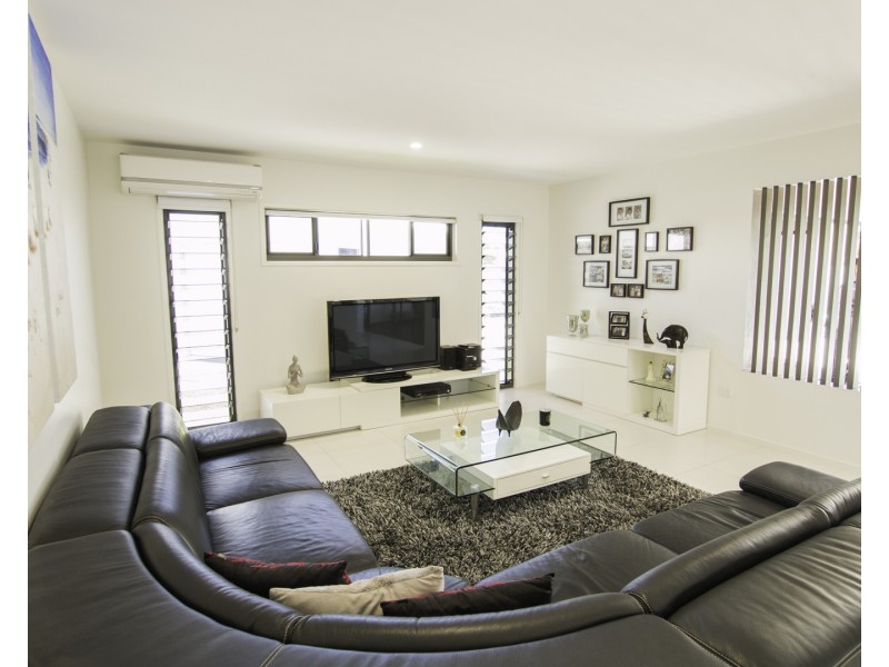 1  Masthead Drive, Bargara QLD 4670