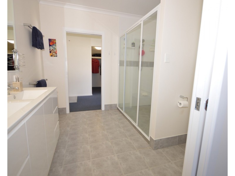 6 Thorburn Street, Svensson Heights QLD 4670