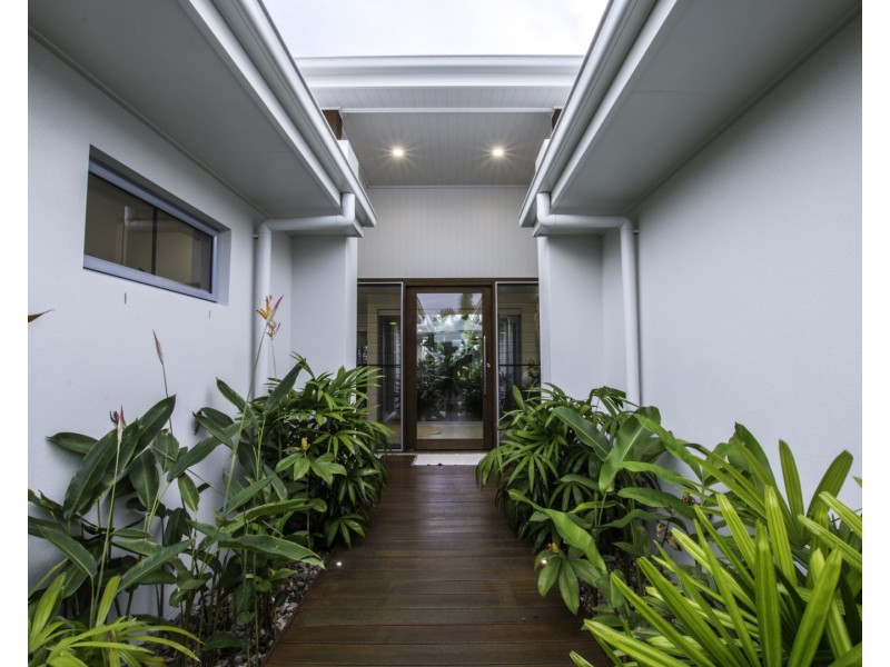 1 Outrigger Close, Bargara QLD 4670