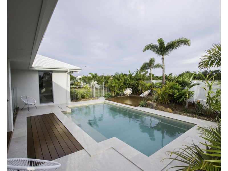 1 Outrigger Close, Bargara QLD 4670